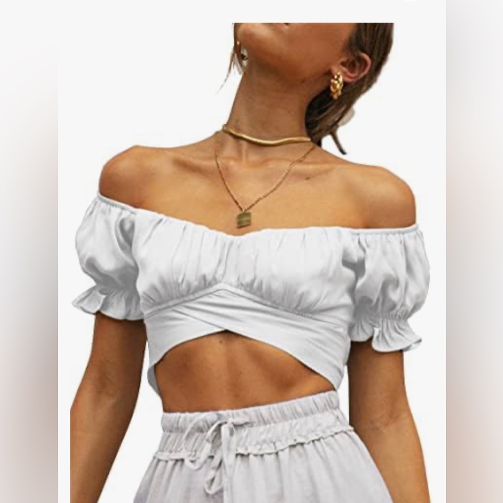 LYANER white crop top with tie sash size small